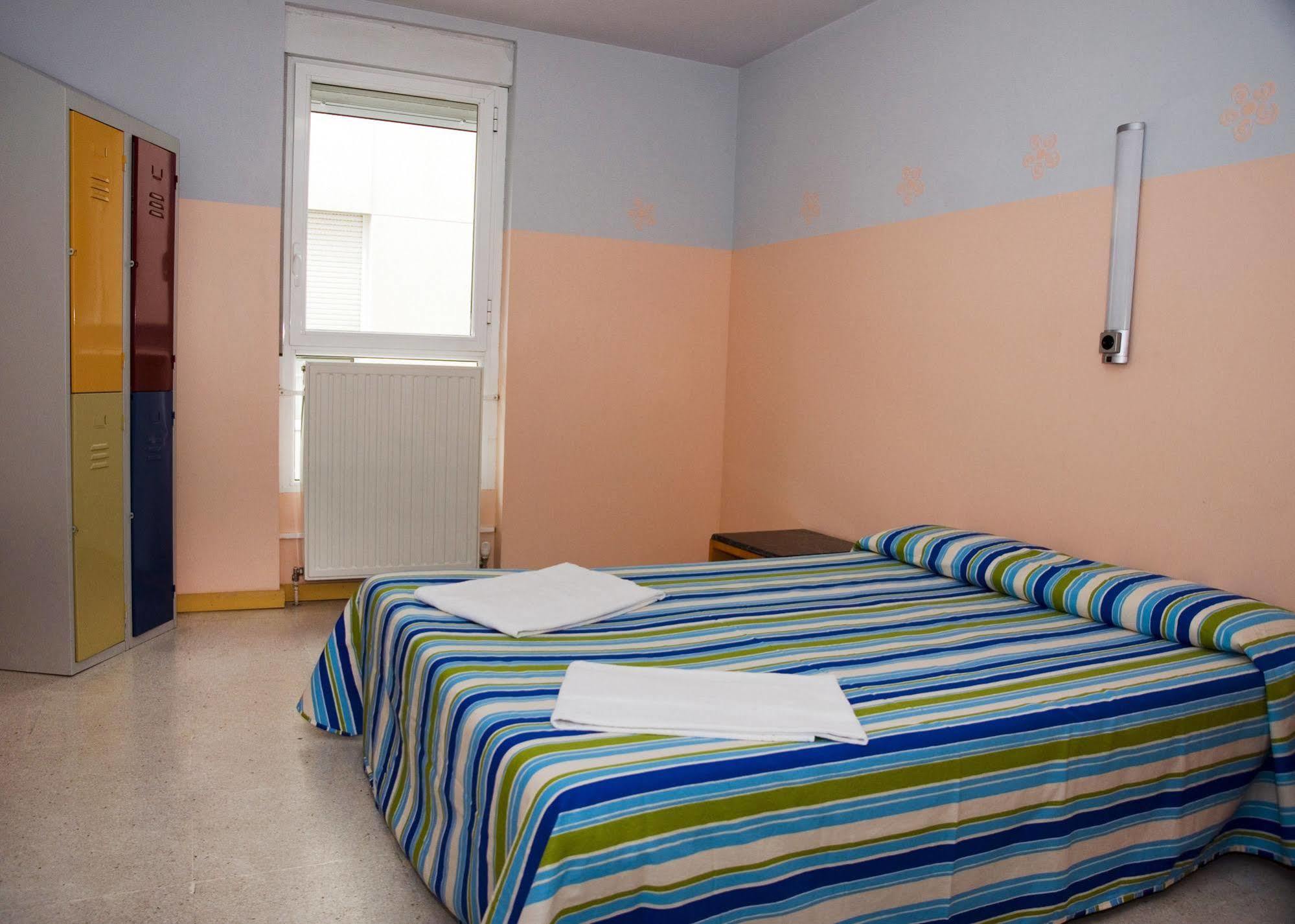 Hostal Welcome Мадрид Екстер'єр фото